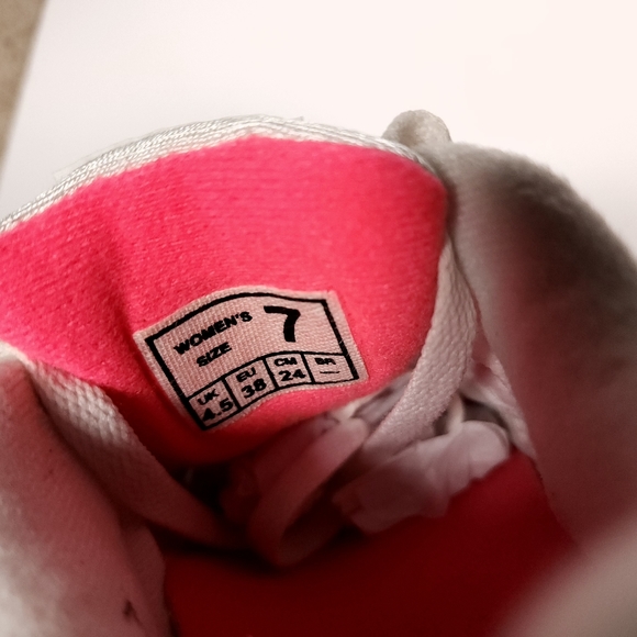 Nike Air Max 90 White/Hot Coral-Blue Crystal Womens Size 7 DA8856 100 Good Con - Picture 12 of 15